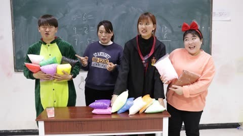 美女家务事 同学们太笨学不会算术，老师用粘土帮他们算答案，没想却被套路