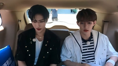 奔跑吧第8季 加料版：Ricky章昊手势舞教学，互相模仿对方口头禅