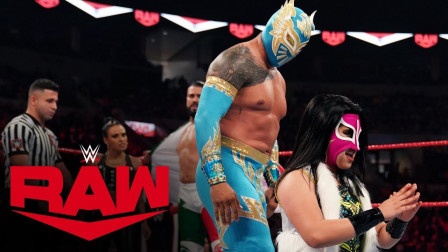 WWE RAW 2019 【RAW 10/28】安德瑞膝击失误跌落擂台，泽莉娜干扰失败被扔向观众席