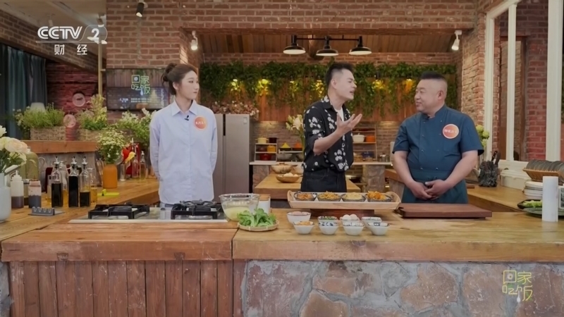 《回家吃饭》 20260616 土豆又出爆款了 土豆片煎饼 脆皮土豆饭包 外酥里糯 一口沦陷