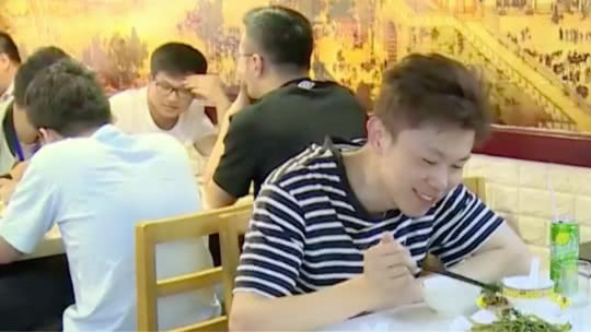 人气美食 半发面经典生煎皮 鹅肝竟是新口味