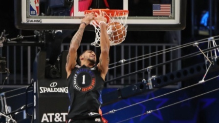 NBA：2021扣篮大赛第一轮：托平击地胯下双手背扣