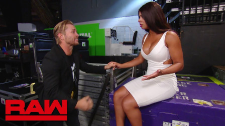 WWE RAW 2019 【RAW 07/08】德瑞克高兴的太早，没料到二柱子藏在箱子里守株待兔