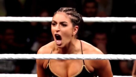 WWE超级明星：索尼娅·德维尔