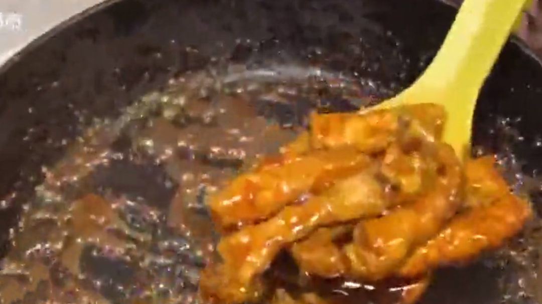 人气美食 黄梅天巧“吃醋” 花式双色糖醋里脊