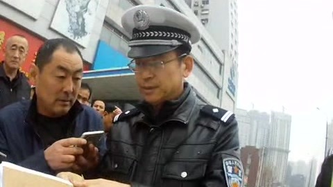 城市直通车 喝隔夜酒惹祸 的哥这回要下岗