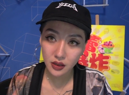 818超女聊天室 厨神王金金展副业开城堡美甲店