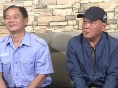 人群中多看了你一眼