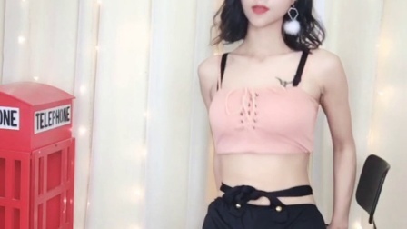 美女直播 第一季 主播柔韧性十足 轻松压腿