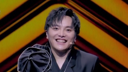 “一站青年”变身足球宝贝，女学霸现场进行非牛顿流体试验