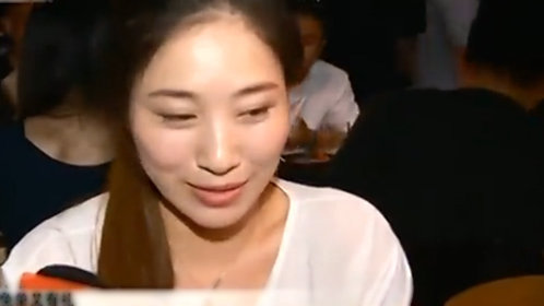 人气美食 :黑毛猪PK雪花牛 烤盘上演大对决！