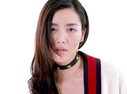 VOGUEfilm 刘雯随性摆动间流露高级感