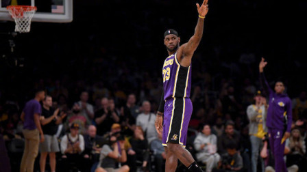 NBA流言收割机 詹姆斯32分10助攻浓眉哥21分，湖人轻取爵士获赛季首胜
