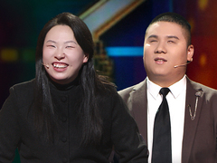 盲人情侣凭借声音恋爱 方琼现场体验盲人生活