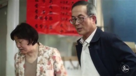 二更视频 交过几千万学费的杭州大厨 做出来的菜只卖4块钱 想吃上全靠抢 383