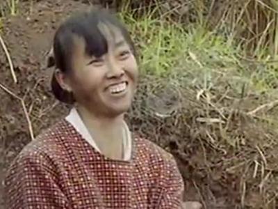 第一书记 丈夫疯傻烧炭妻子难撑家 高材女儿读书难