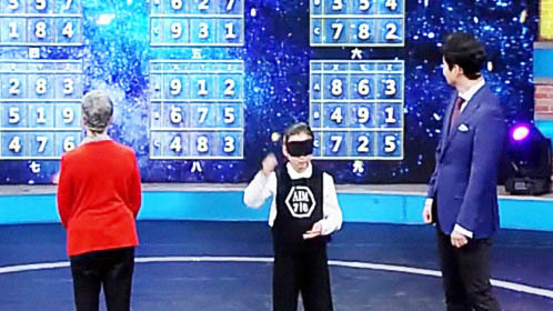 跨时代战书 癌症老人对阵8岁小将