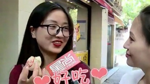 人气美食 会拉丝的芝士小龙虾月饼