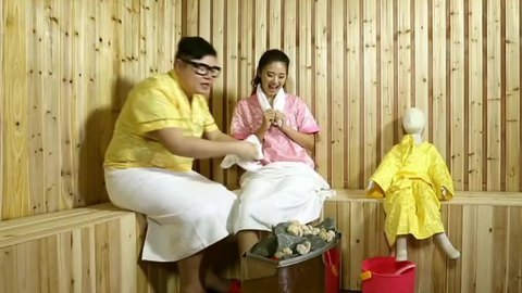 播报多看点 苏菲玛索登春晚 白领无年终奖跳槽