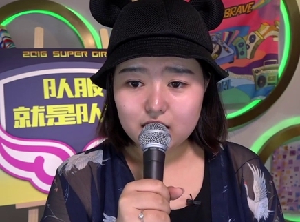 818超女聊天室 才女张雨佳献画作首秀超有型