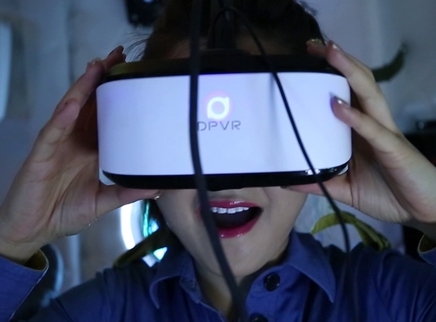 新闻大求真 VR体验模拟返回舱