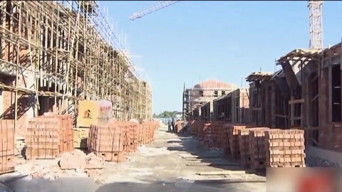 面具背后的多面人