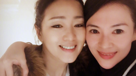 土豆娱乐快报 2018 2月 巩俐章子怡同框自拍 亲密搂肩露甜笑