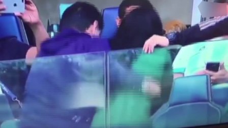 辣报世界杯 友谊第一 比赛第二 马拉多纳看台与尼日利亚女球迷热舞