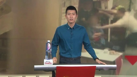 每日新闻报 男子突发心脏病倒地 市民接力救助