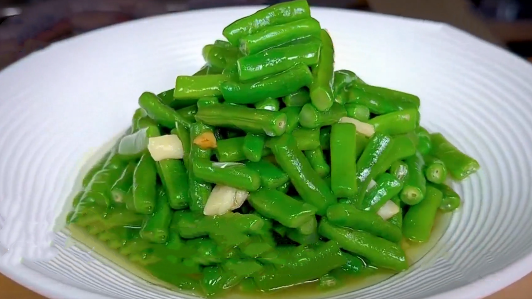 人气美食 清炒四季豆 鲜嫩碧绿有秘诀