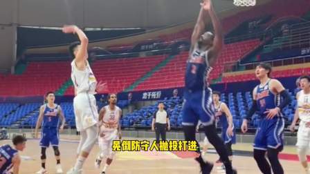 CBA热辣资讯 脚踝终结者！廖三宁晃倒防守人单手高弧线抛投打进！