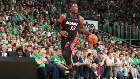 2021-2022赛季NBA集锦 巴特勒伤退 布朗40+9 热火胜绿军2-1领先