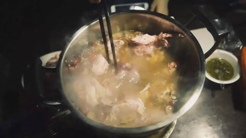 觅食迹 在最脏的巷子里，叫最美的鸡！