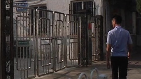 城市直通车 夜半贼手入校园改头换面终被抓