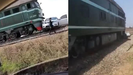 荆州一私家车过铁道口 被火车拦腰撞推20米