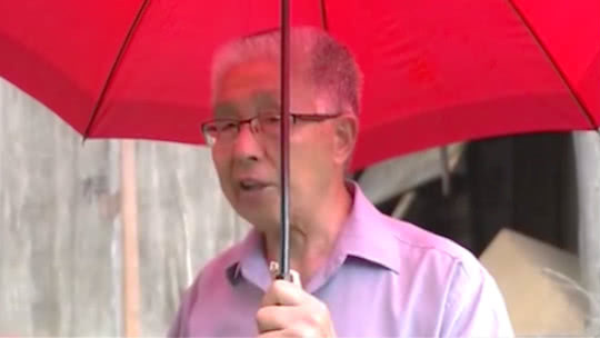 1818黄金眼 小区电梯困人 物业两个方案