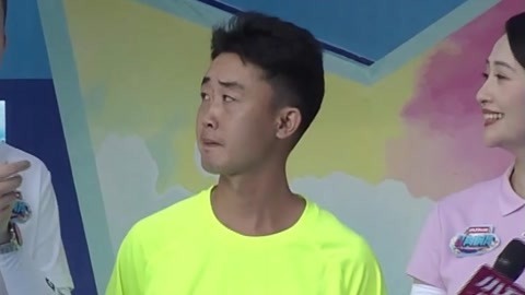 瑜伽老师王者归来却落水 小伙炫技做引体向上