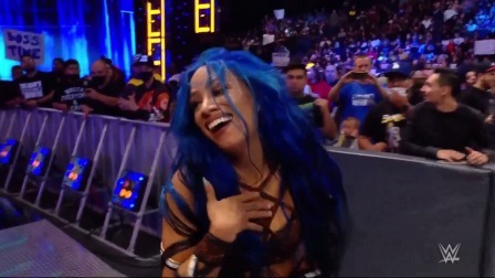 【中文解说】WWE SD 第1156期：比安卡助莎夏制服女汉子