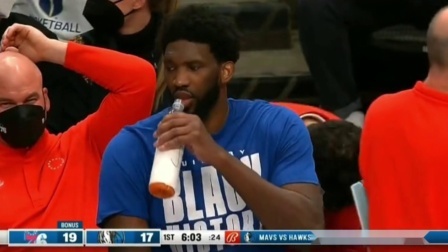 NBA热辣资讯 NBA独行侠费城比赛中途换篮筐篮架！球迷：这是打铁太多了？