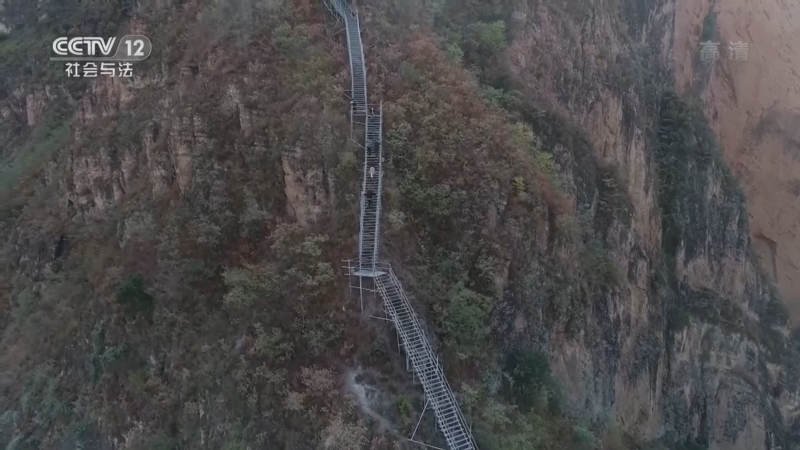 道德观察 《道德观察(日播版)》 20220318 大山里的找路人（上）