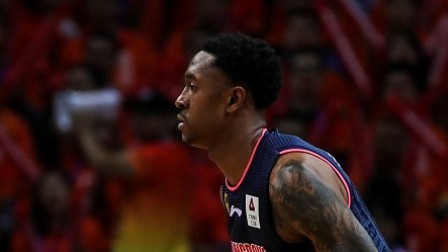 CBA 18/19赛季 深圳VS广东第三节：马尚科比附体闪耀单节，三节广东96-86拉大分差