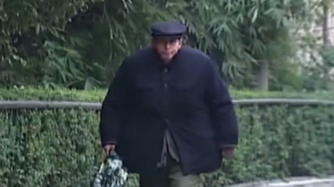 经典传奇 寒体老人穿30件上衣 竟因源于心理打击