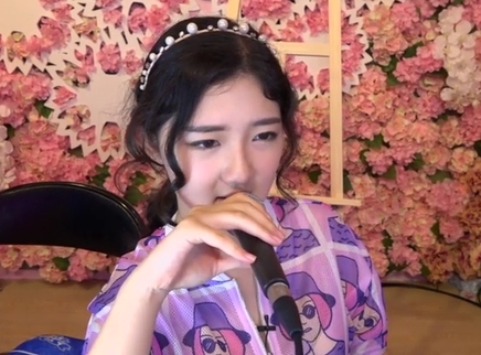 818超女聊天室 方圆款“花裤子”上架