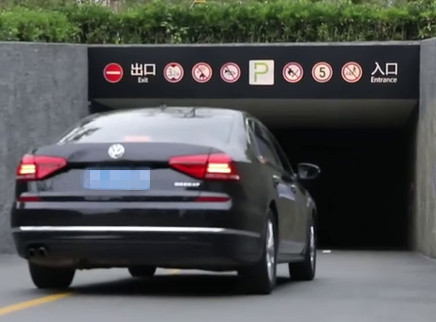 新闻大求真 戴墨镜开车有什么危险？