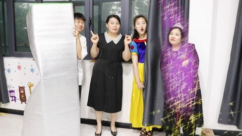 师生玩躲猫猫游戏，小晴用“隐身术”能躲过老师的“火眼金睛”吗