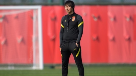 中国男足冲击2022世界杯 媒体人：现在都说李铁是最差选择，当初用李霄鹏或王宝山会更好？