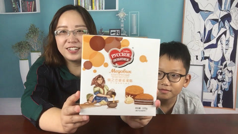 梁小轩和轩妈试吃各种美食 试吃“俄罗斯蜂蜜蛋糕”