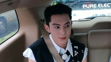 奔跑吧第8季 加料版：王鹤棣模仿英子开门，自曝就想演反派