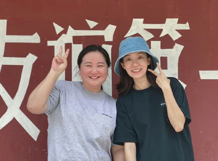芒果捞星闻 2023 贾玲张小斐《热辣滚烫》官宣