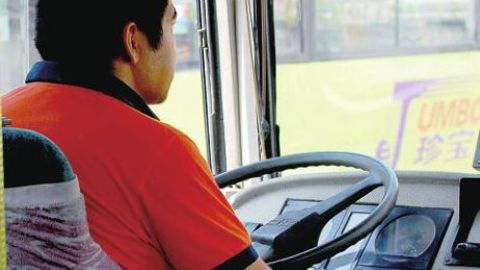 耳目一新 乘客无人让座司机拒绝开车